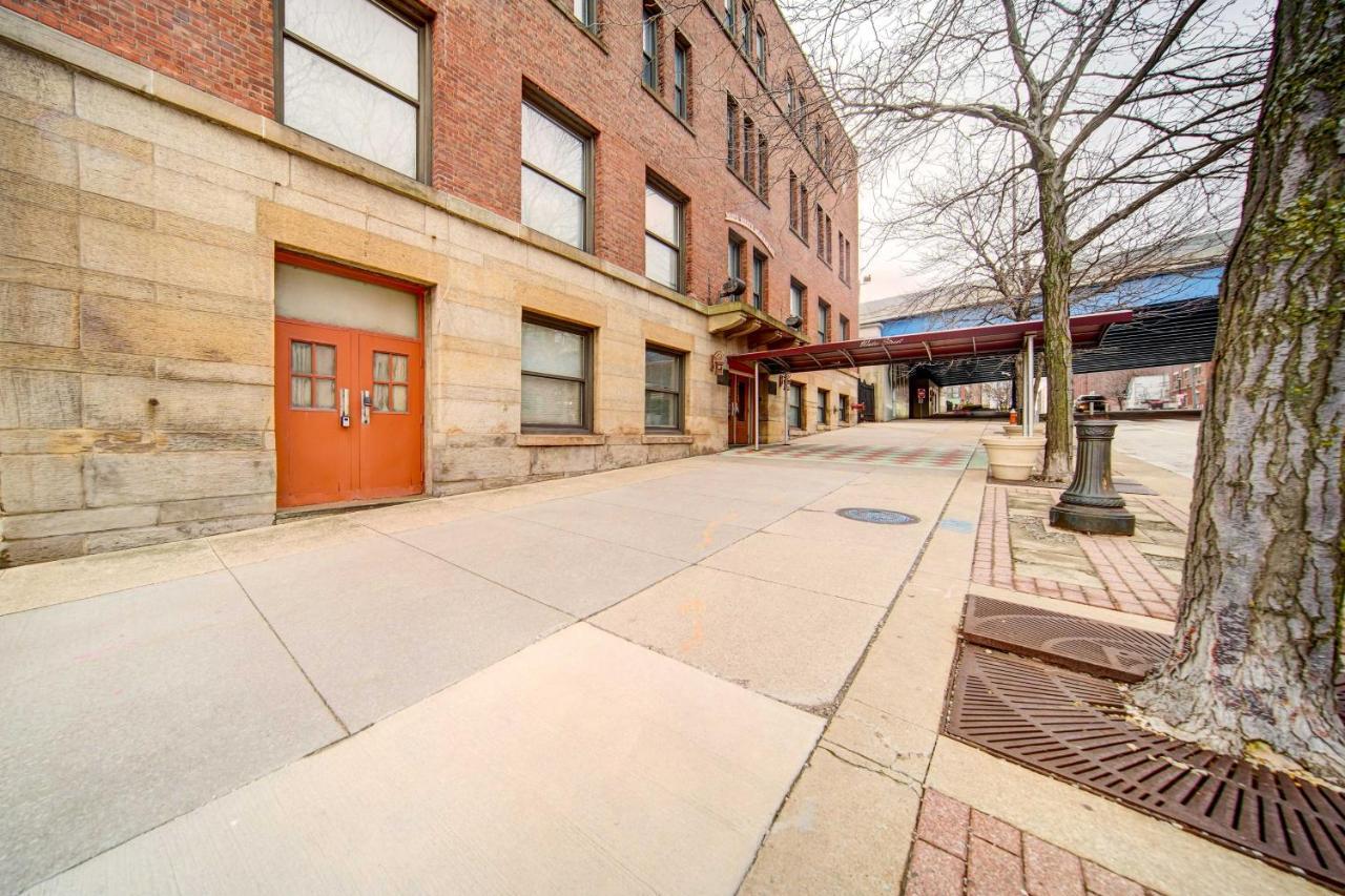 Waterfront Cleveland Apt About 1 Mi To Downtown Exterior photo